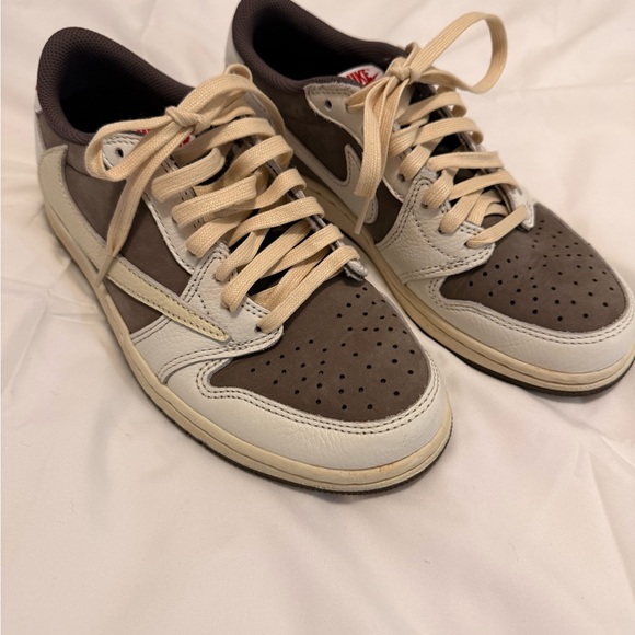 Nike Men’s Low-Top Sneakers in Brown and Cream with Tan Laces - Picture 2 of 5